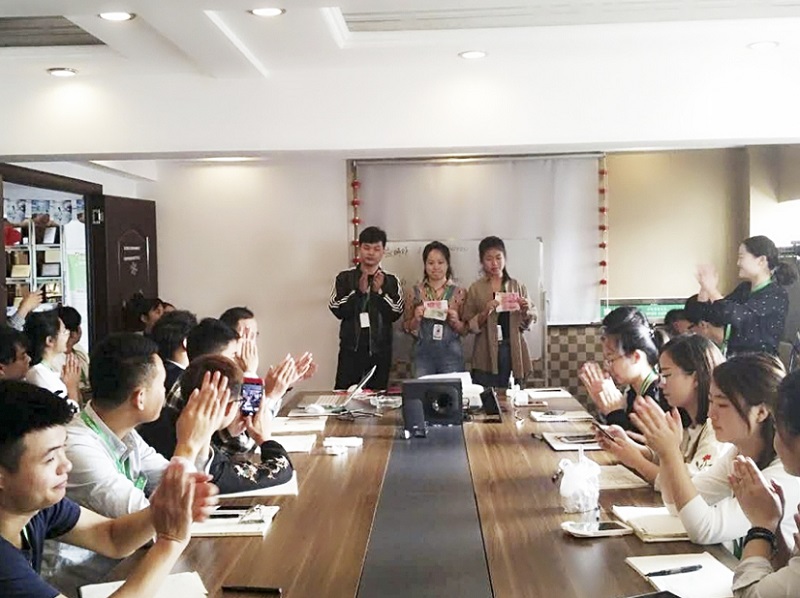 【塔孜頭條】對不起，今天早會我們又發(fā)錢了！