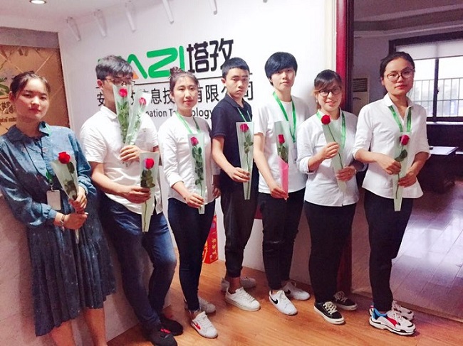 蚌埠房產部門七夕節(jié)合影